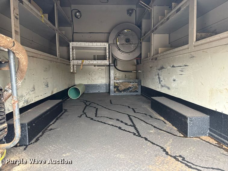 image for item EG5803 2012 International 4400 utility / service truck