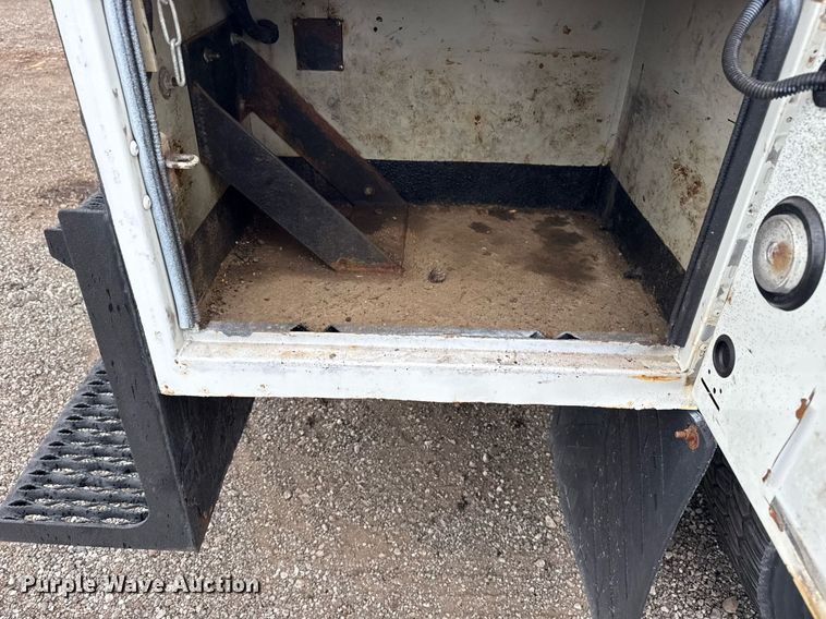 image for item EG5803 2012 International 4400 utility / service truck