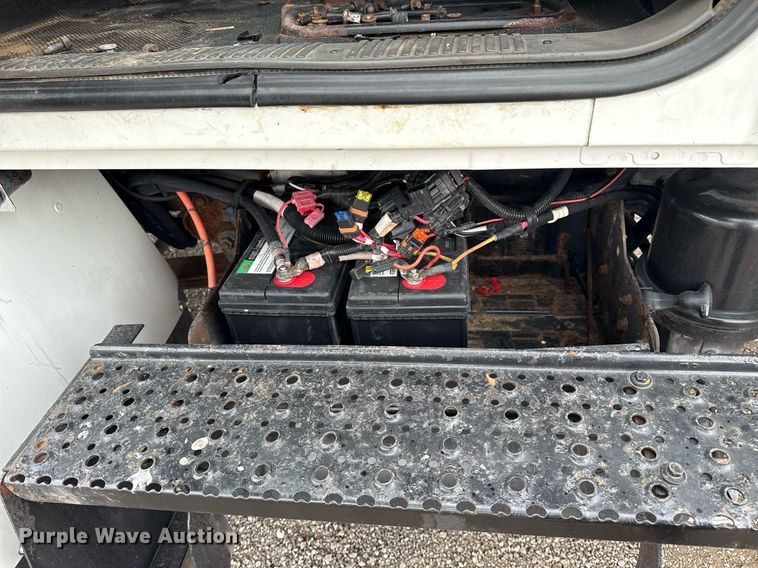 image for item EG5803 2012 International 4400 utility / service truck