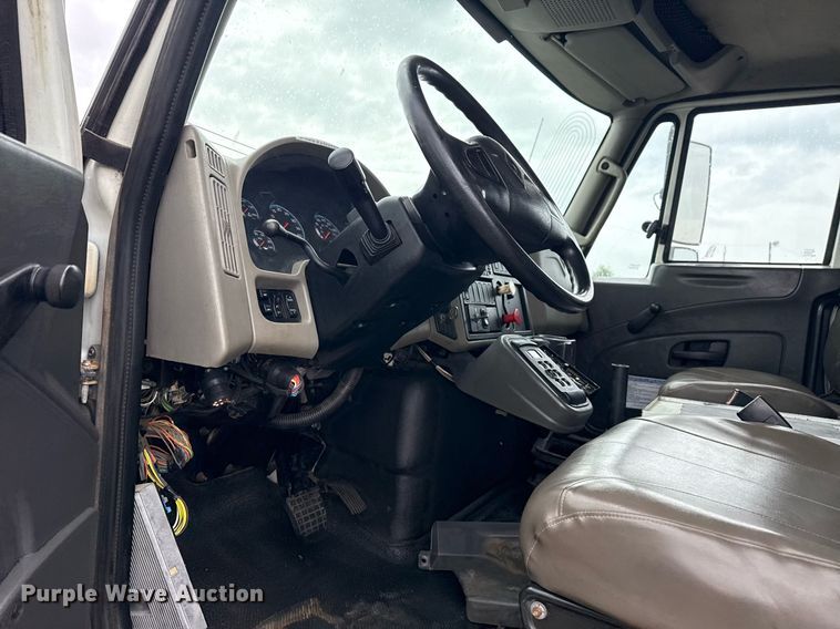 image for item EG5803 2012 International 4400 utility / service truck