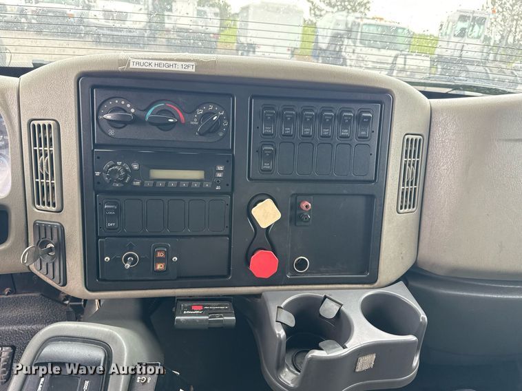 image for item EG5803 2012 International 4400 utility / service truck