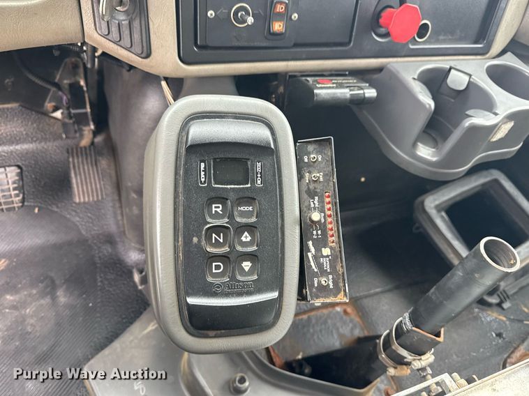 image for item EG5803 2012 International 4400 utility / service truck