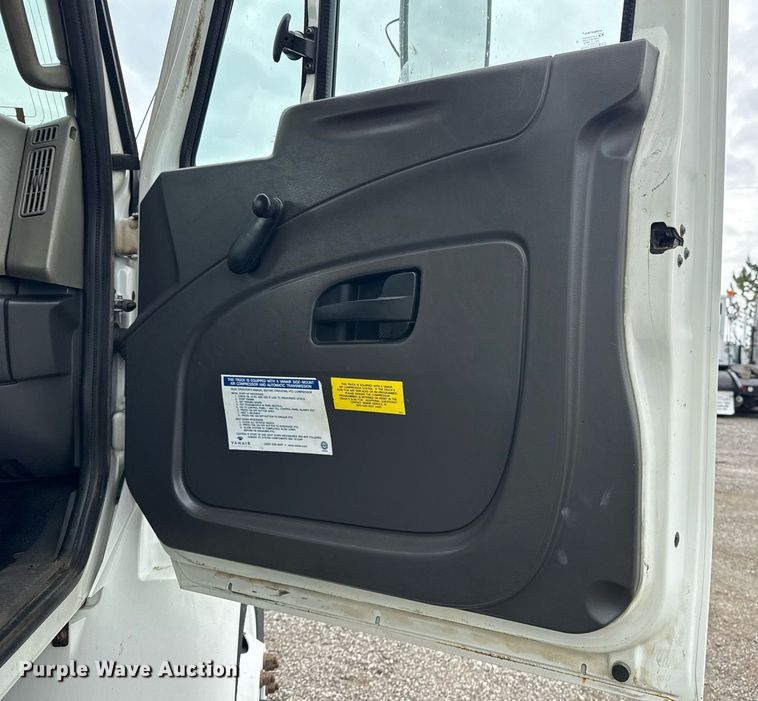 image for item EG5803 2012 International 4400 utility / service truck