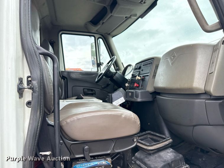image for item EG5803 2012 International 4400 utility / service truck