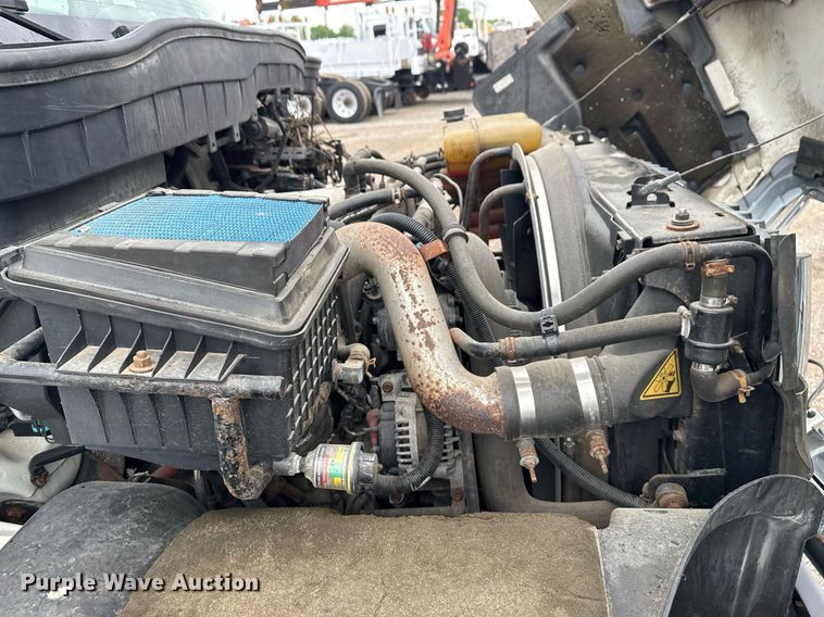 image for item EG5803 2012 International 4400 utility / service truck