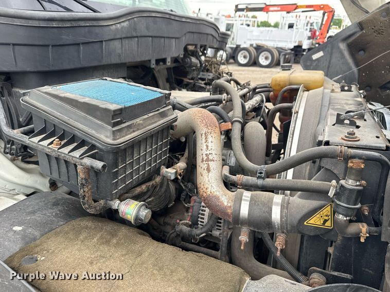 image for item EG5803 2012 International 4400 utility / service truck