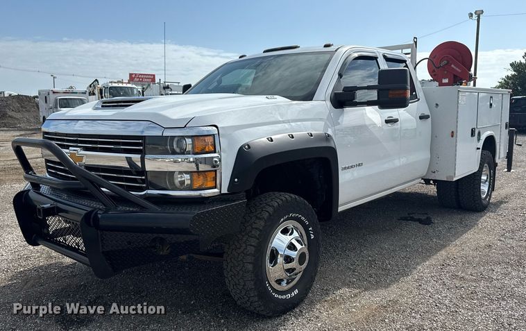 image for item EG5980 2018 Chevrolet Silverado 3500HD Double Cab utility bed pickup truck