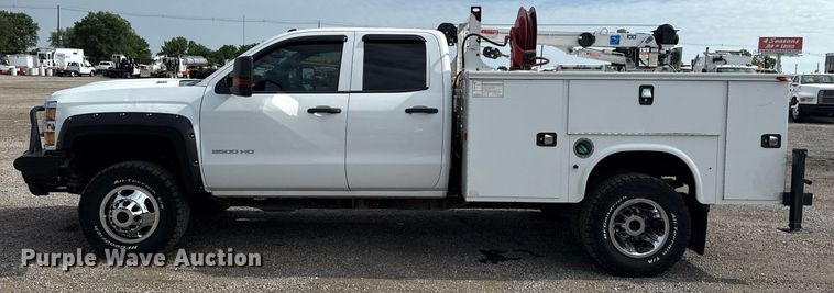 image for item EG5980 2018 Chevrolet Silverado 3500HD Double Cab utility bed pickup truck