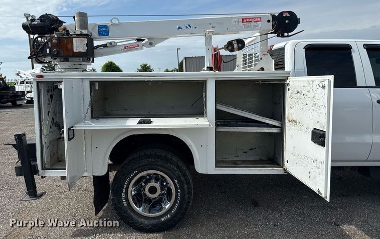 image for item EG5980 2018 Chevrolet Silverado 3500HD Double Cab utility bed pickup truck