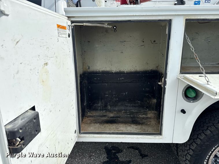 image for item EG5980 2018 Chevrolet Silverado 3500HD Double Cab utility bed pickup truck