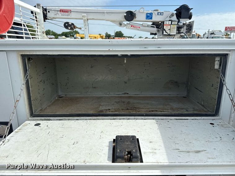 image for item EG5980 2018 Chevrolet Silverado 3500HD Double Cab utility bed pickup truck