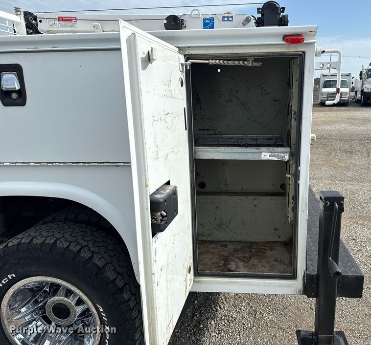 image for item EG5980 2018 Chevrolet Silverado 3500HD Double Cab utility bed pickup truck