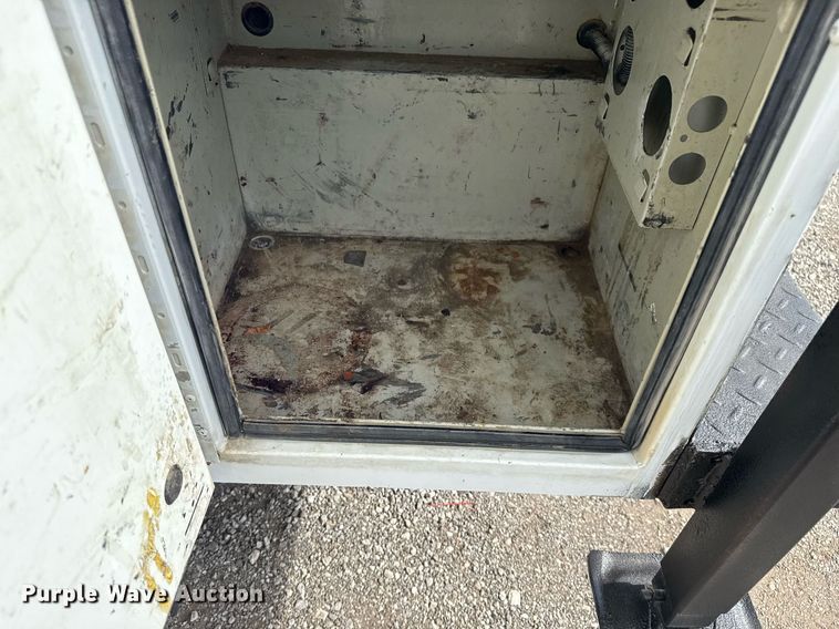 image for item EG5980 2018 Chevrolet Silverado 3500HD Double Cab utility bed pickup truck