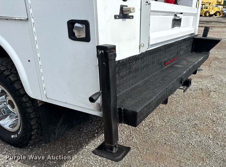 image for item EG5980 2018 Chevrolet Silverado 3500HD Double Cab utility bed pickup truck