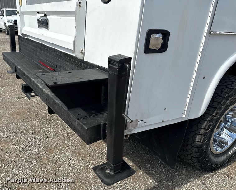 image for item EG5980 2018 Chevrolet Silverado 3500HD Double Cab utility bed pickup truck