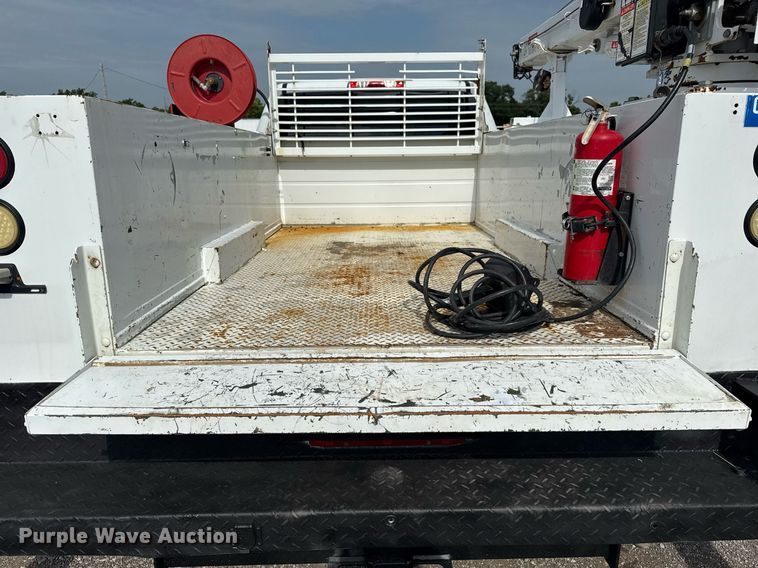 image for item EG5980 2018 Chevrolet Silverado 3500HD Double Cab utility bed pickup truck