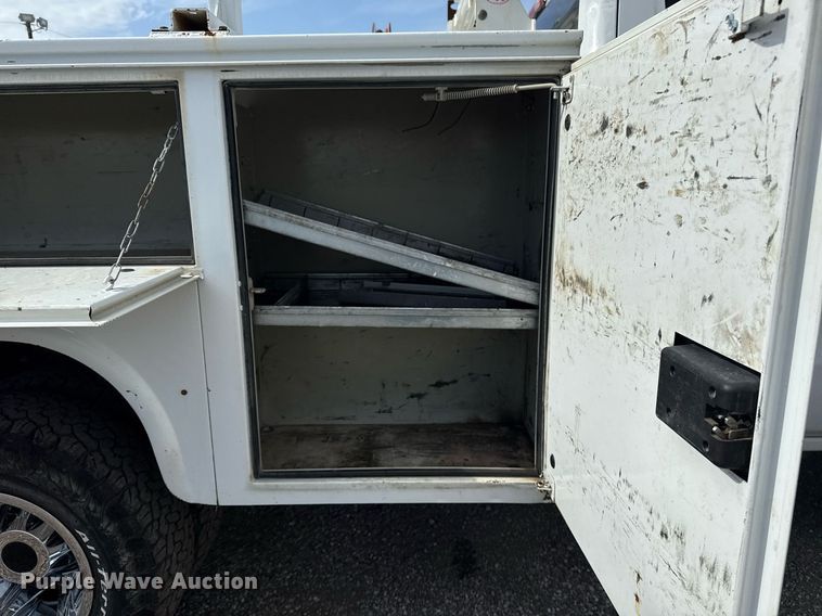 image for item EG5980 2018 Chevrolet Silverado 3500HD Double Cab utility bed pickup truck