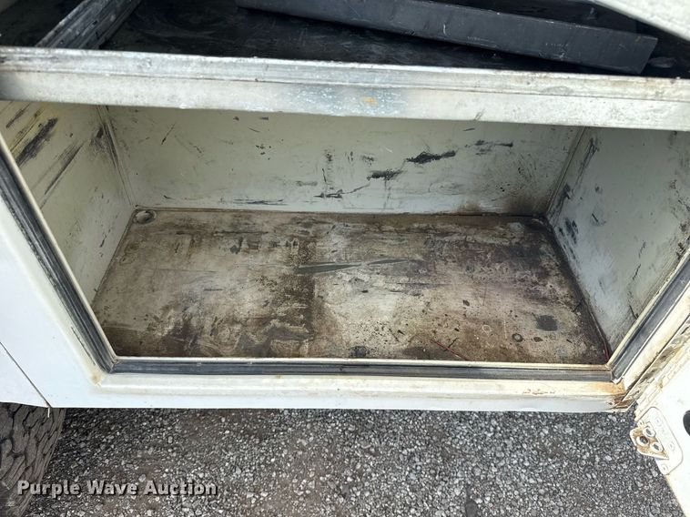 image for item EG5980 2018 Chevrolet Silverado 3500HD Double Cab utility bed pickup truck