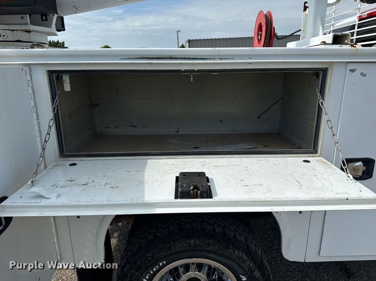 image for item EG5980 2018 Chevrolet Silverado 3500HD Double Cab utility bed pickup truck