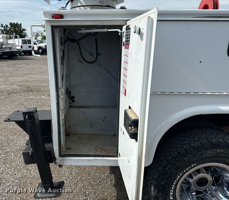 image for item EG5980 2018 Chevrolet Silverado 3500HD Double Cab utility bed pickup truck