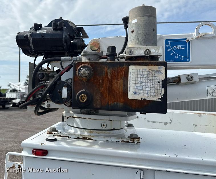 image for item EG5980 2018 Chevrolet Silverado 3500HD Double Cab utility bed pickup truck