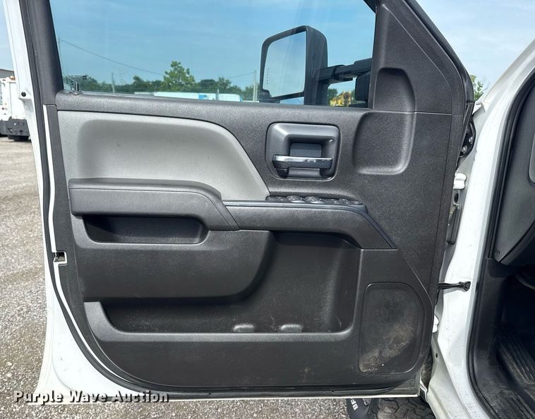 image for item EG5980 2018 Chevrolet Silverado 3500HD Double Cab utility bed pickup truck