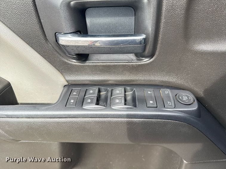 image for item EG5980 2018 Chevrolet Silverado 3500HD Double Cab utility bed pickup truck