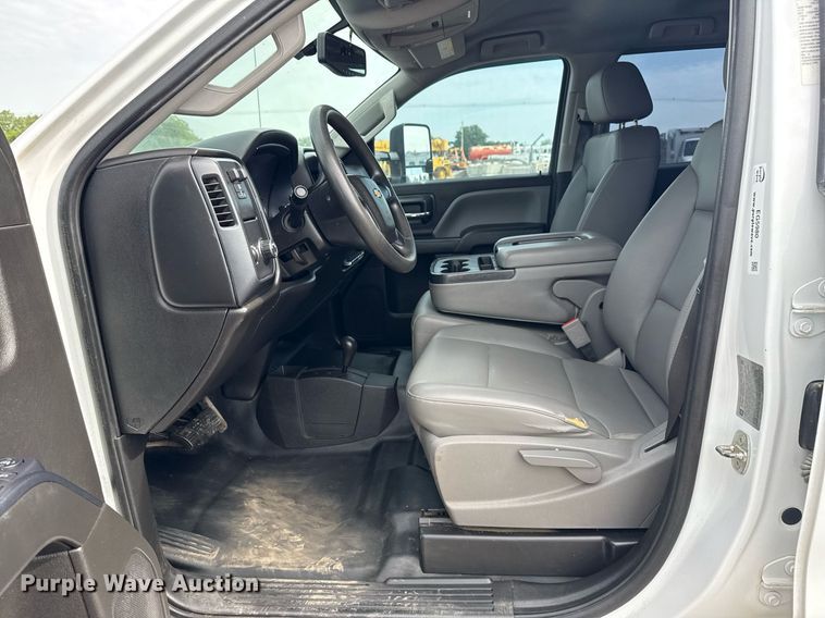 image for item EG5980 2018 Chevrolet Silverado 3500HD Double Cab utility bed pickup truck