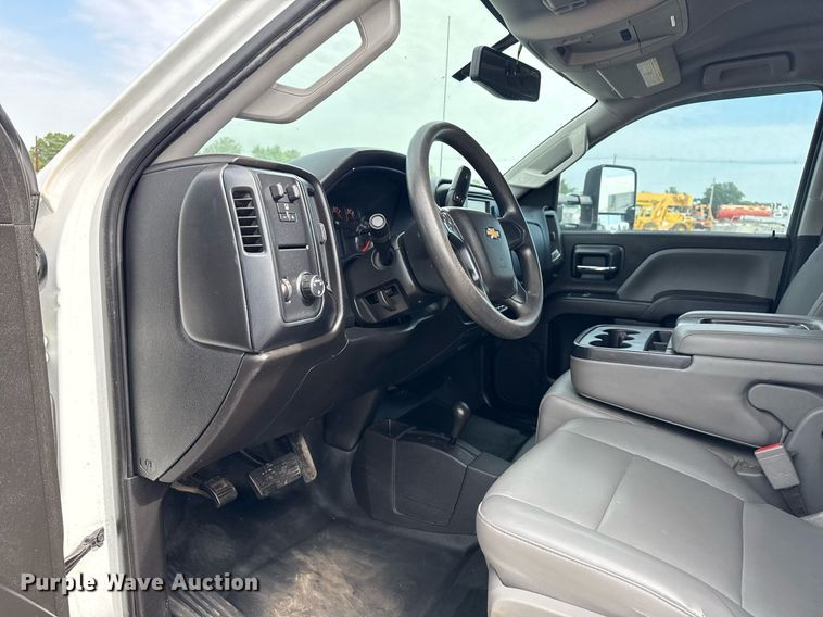 image for item EG5980 2018 Chevrolet Silverado 3500HD Double Cab utility bed pickup truck