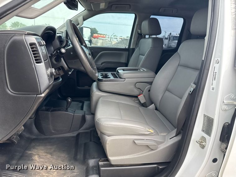 image for item EG5980 2018 Chevrolet Silverado 3500HD Double Cab utility bed pickup truck