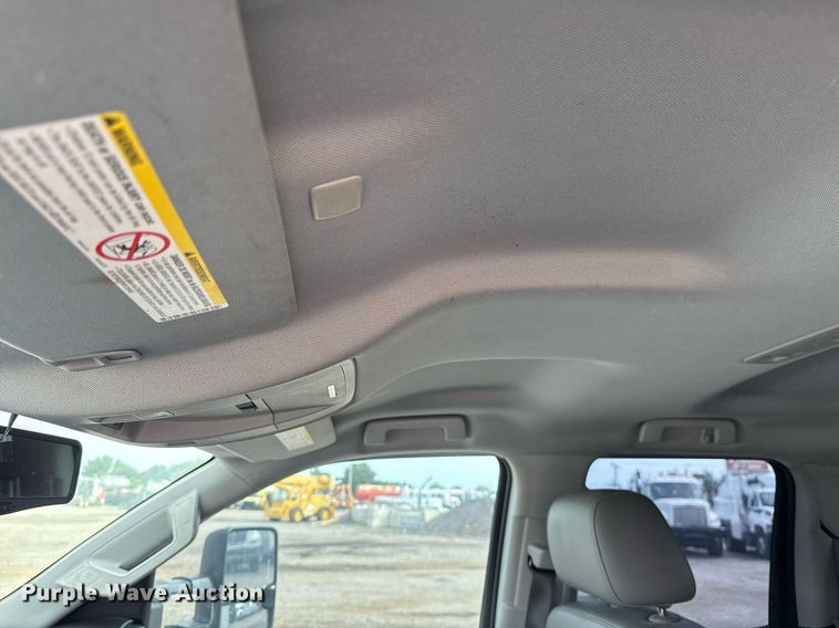 image for item EG5980 2018 Chevrolet Silverado 3500HD Double Cab utility bed pickup truck