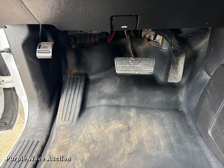 image for item EG5980 2018 Chevrolet Silverado 3500HD Double Cab utility bed pickup truck