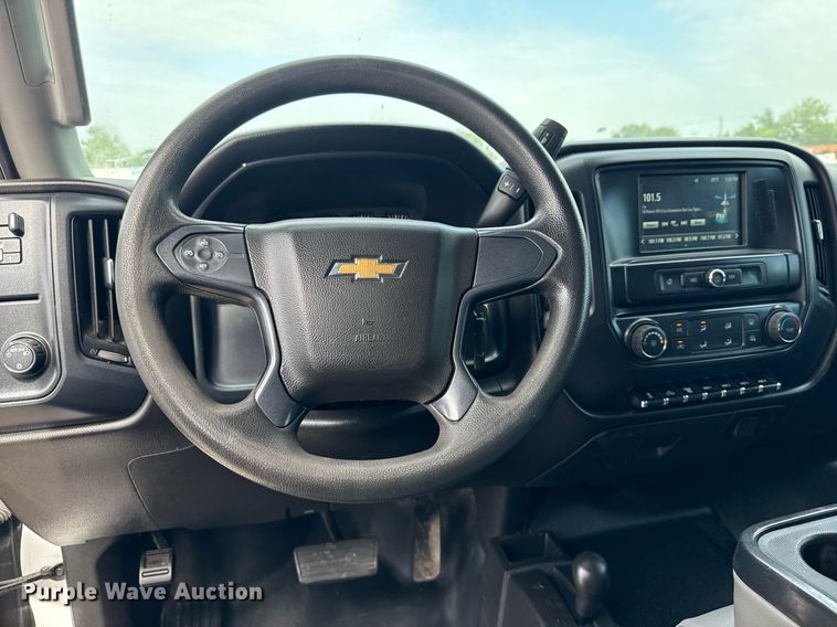 image for item EG5980 2018 Chevrolet Silverado 3500HD Double Cab utility bed pickup truck