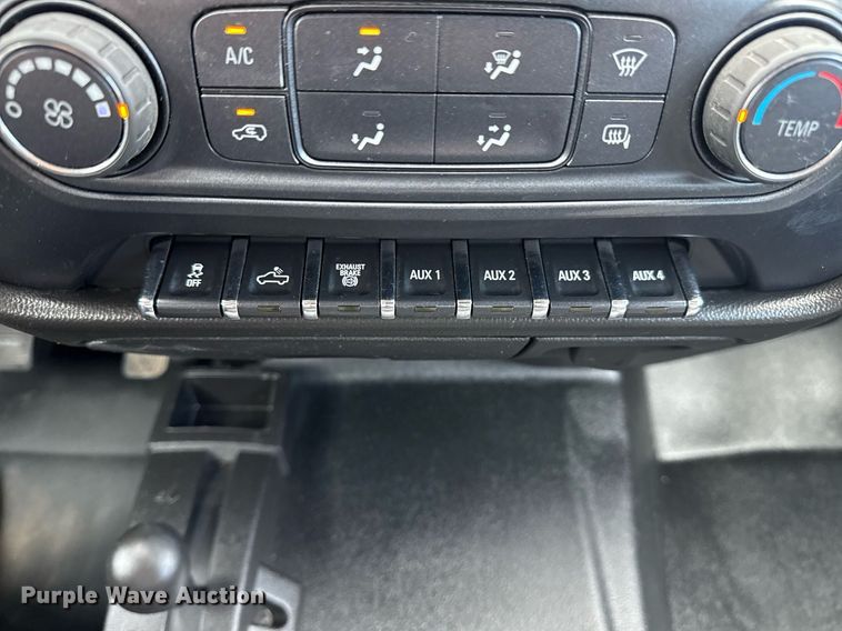 image for item EG5980 2018 Chevrolet Silverado 3500HD Double Cab utility bed pickup truck