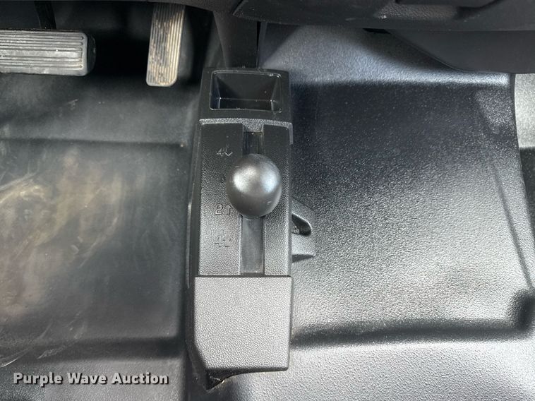 image for item EG5980 2018 Chevrolet Silverado 3500HD Double Cab utility bed pickup truck