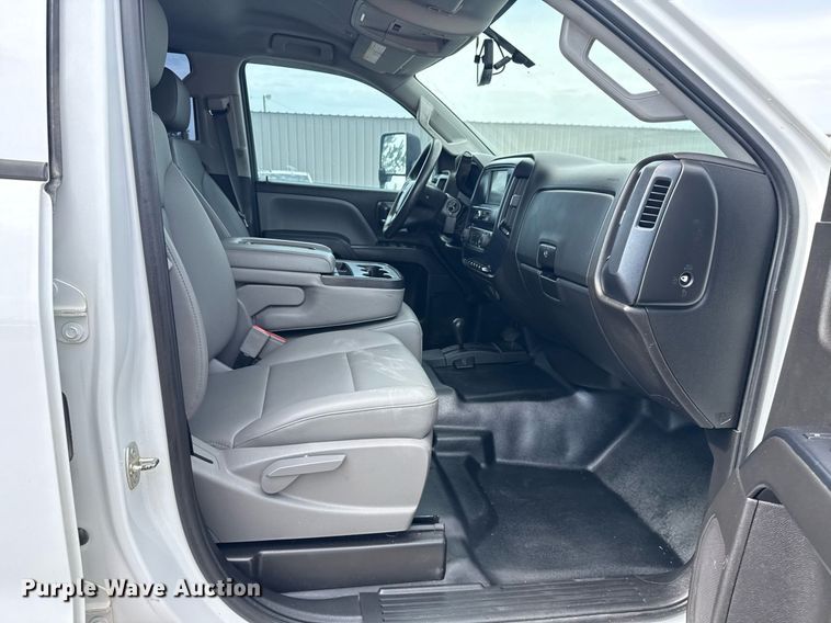 image for item EG5980 2018 Chevrolet Silverado 3500HD Double Cab utility bed pickup truck