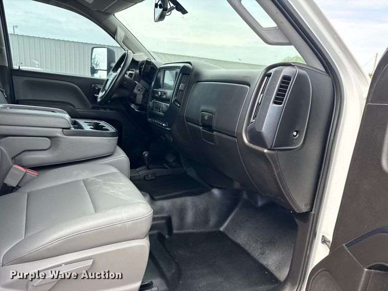 image for item EG5980 2018 Chevrolet Silverado 3500HD Double Cab utility bed pickup truck