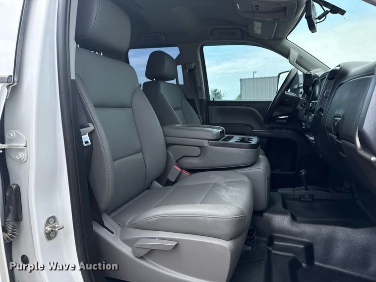 image for item EG5980 2018 Chevrolet Silverado 3500HD Double Cab utility bed pickup truck