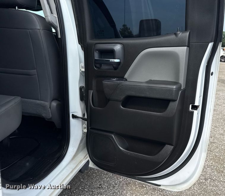 image for item EG5980 2018 Chevrolet Silverado 3500HD Double Cab utility bed pickup truck