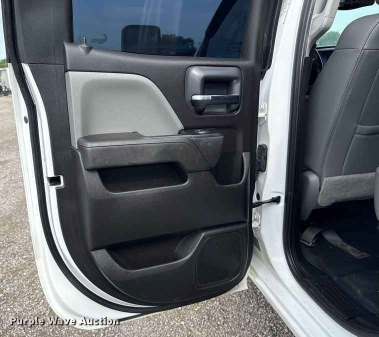 image for item EG5980 2018 Chevrolet Silverado 3500HD Double Cab utility bed pickup truck