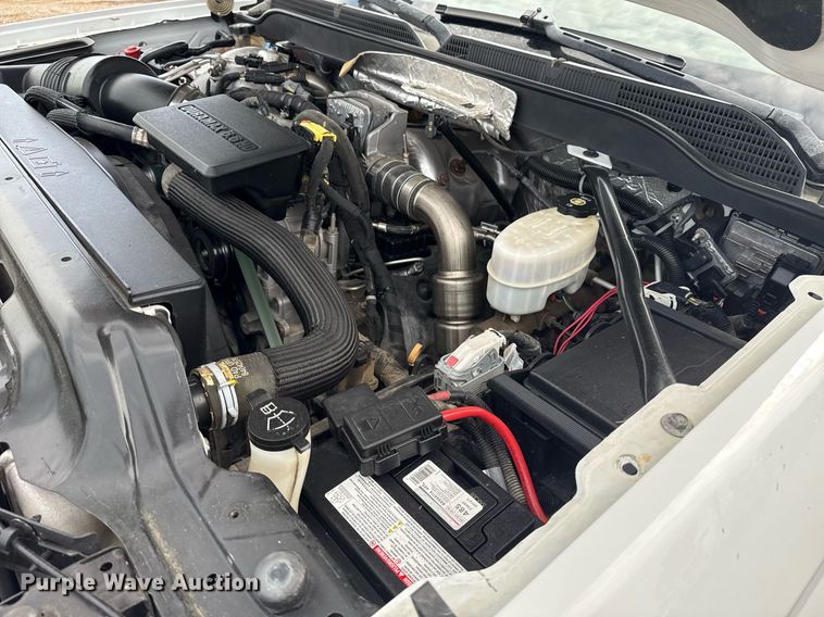 image for item EG5980 2018 Chevrolet Silverado 3500HD Double Cab utility bed pickup truck