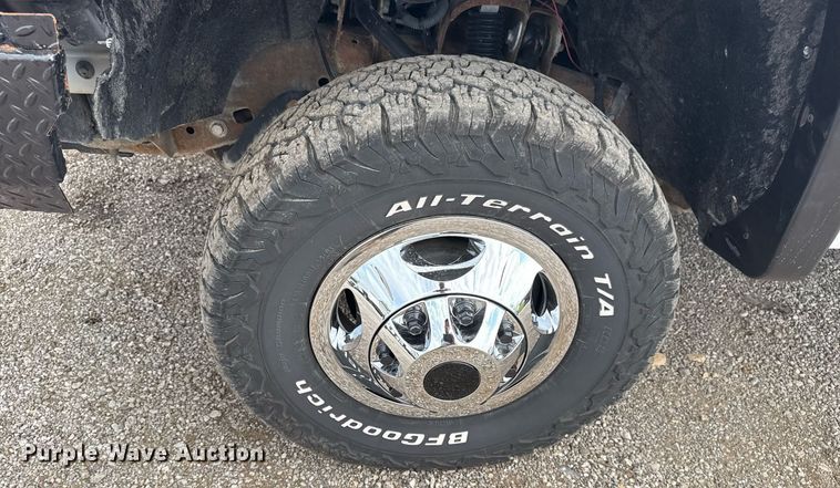 image for item EG5980 2018 Chevrolet Silverado 3500HD Double Cab utility bed pickup truck