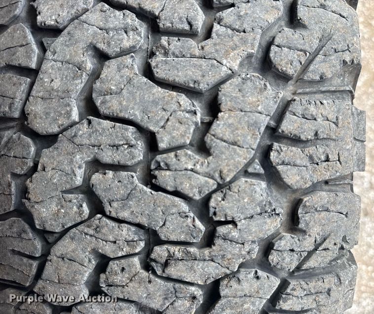 image for item EG5980 2018 Chevrolet Silverado 3500HD Double Cab utility bed pickup truck