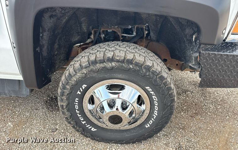 image for item EG5980 2018 Chevrolet Silverado 3500HD Double Cab utility bed pickup truck