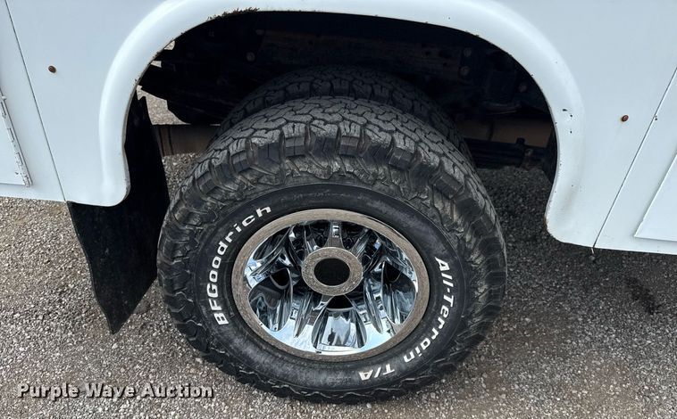 image for item EG5980 2018 Chevrolet Silverado 3500HD Double Cab utility bed pickup truck