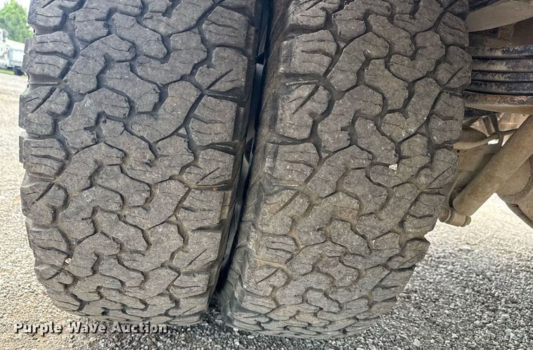 image for item EG5980 2018 Chevrolet Silverado 3500HD Double Cab utility bed pickup truck