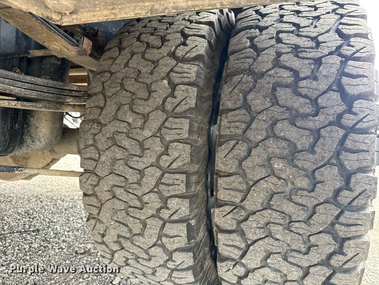 image for item EG5980 2018 Chevrolet Silverado 3500HD Double Cab utility bed pickup truck