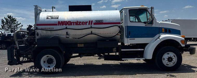 image for item EG6075 2004 Sterling Truck L7501 oil distributor truck