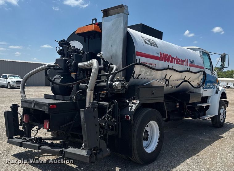 image for item EG6075 2004 Sterling Truck L7501 oil distributor truck