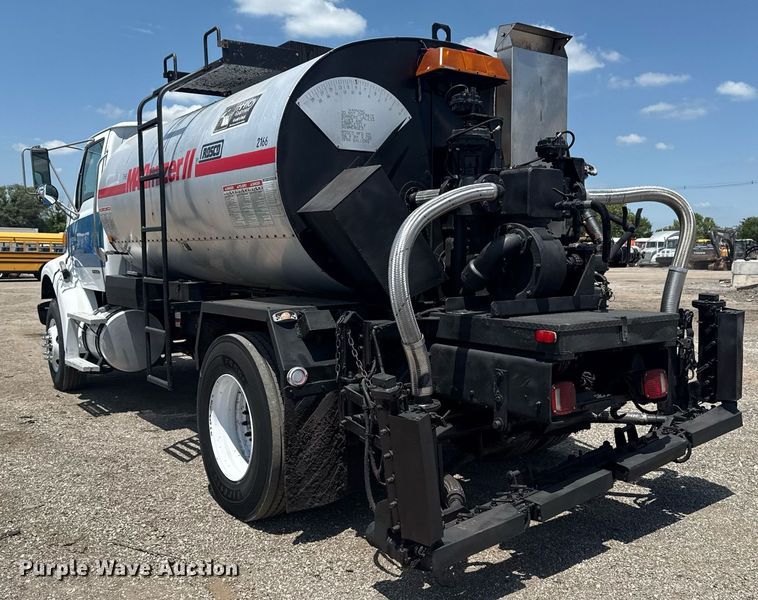 image for item EG6075 2004 Sterling Truck L7501 oil distributor truck